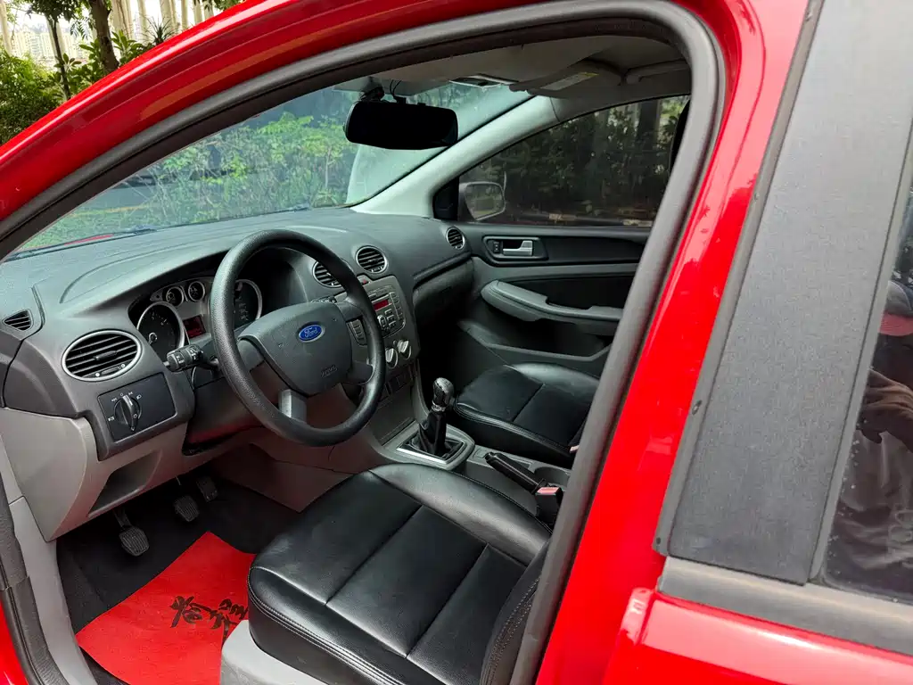 Ford Focus 2013 1.8L MT