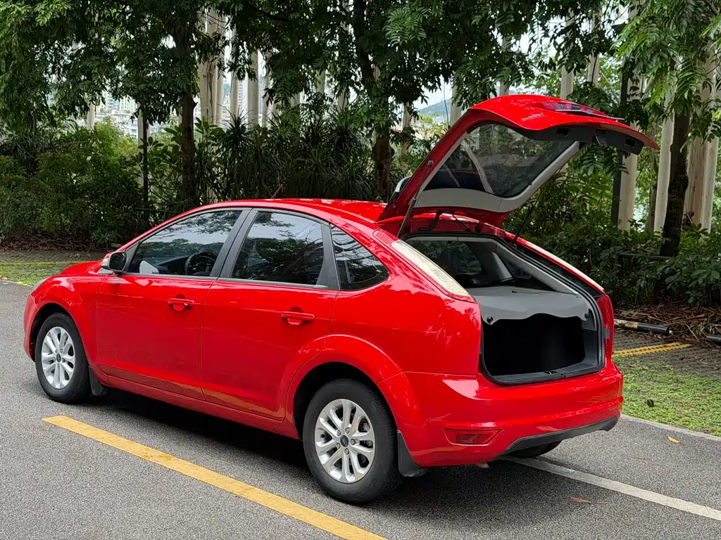 Ford Focus 2013 1.8L MT
