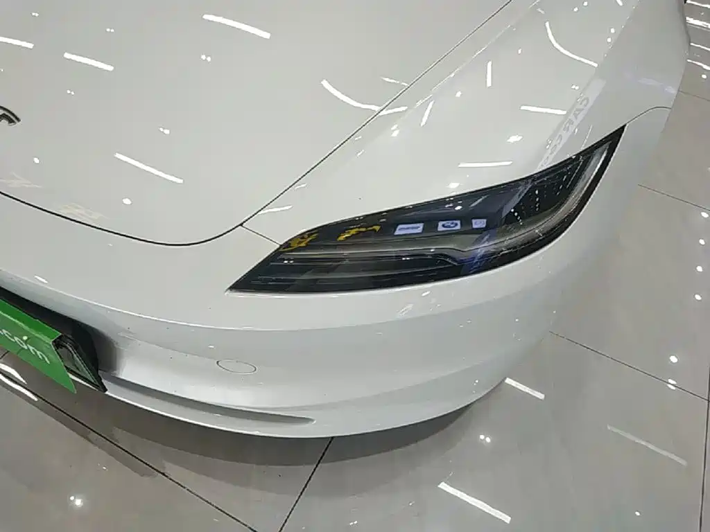Tesla Model 3 — миниатюра 24