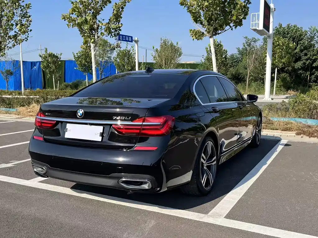 BMW 7 Series — миниатюра 4