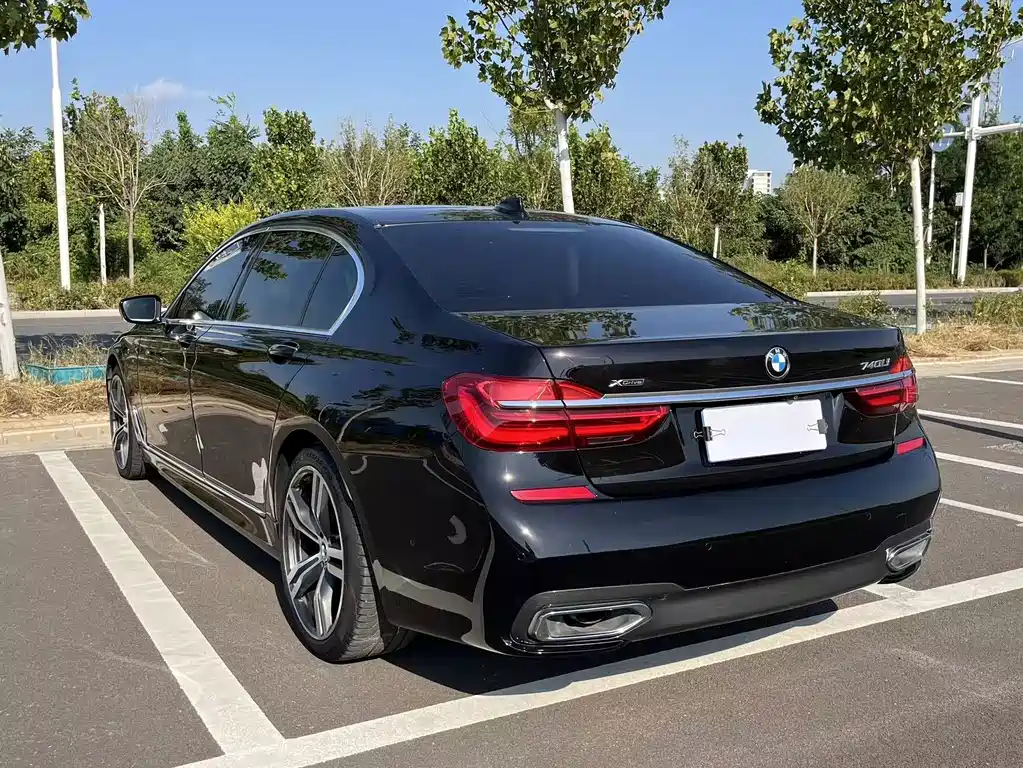 BMW 7 Series — миниатюра 6