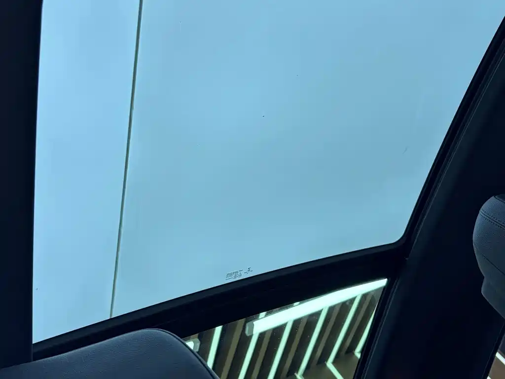 Porsche Macan — миниатюра 8