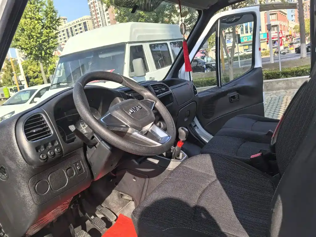 JMC Tesla — миниатюра 8