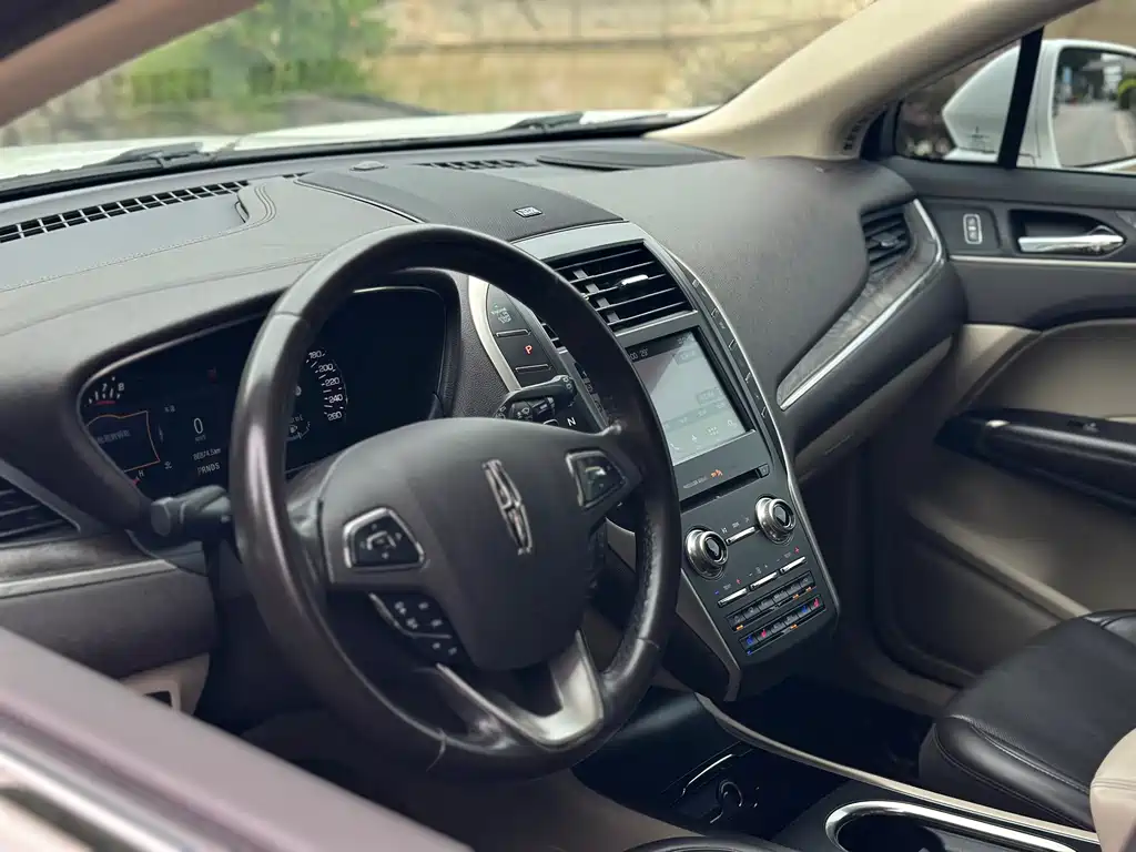 Lincoln MKC — миниатюра 10