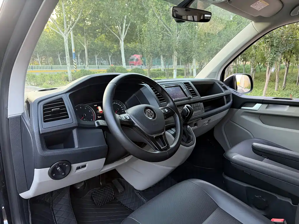 Volkswagen Caravelle — миниатюра 9