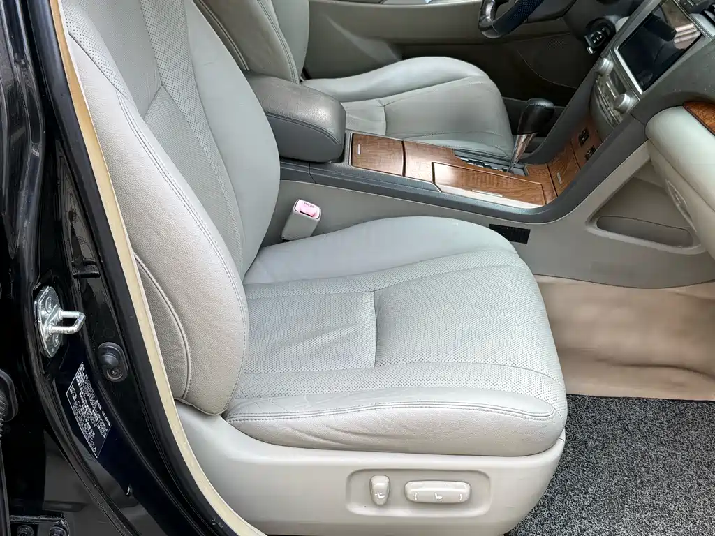 Toyota Camry — миниатюра 8