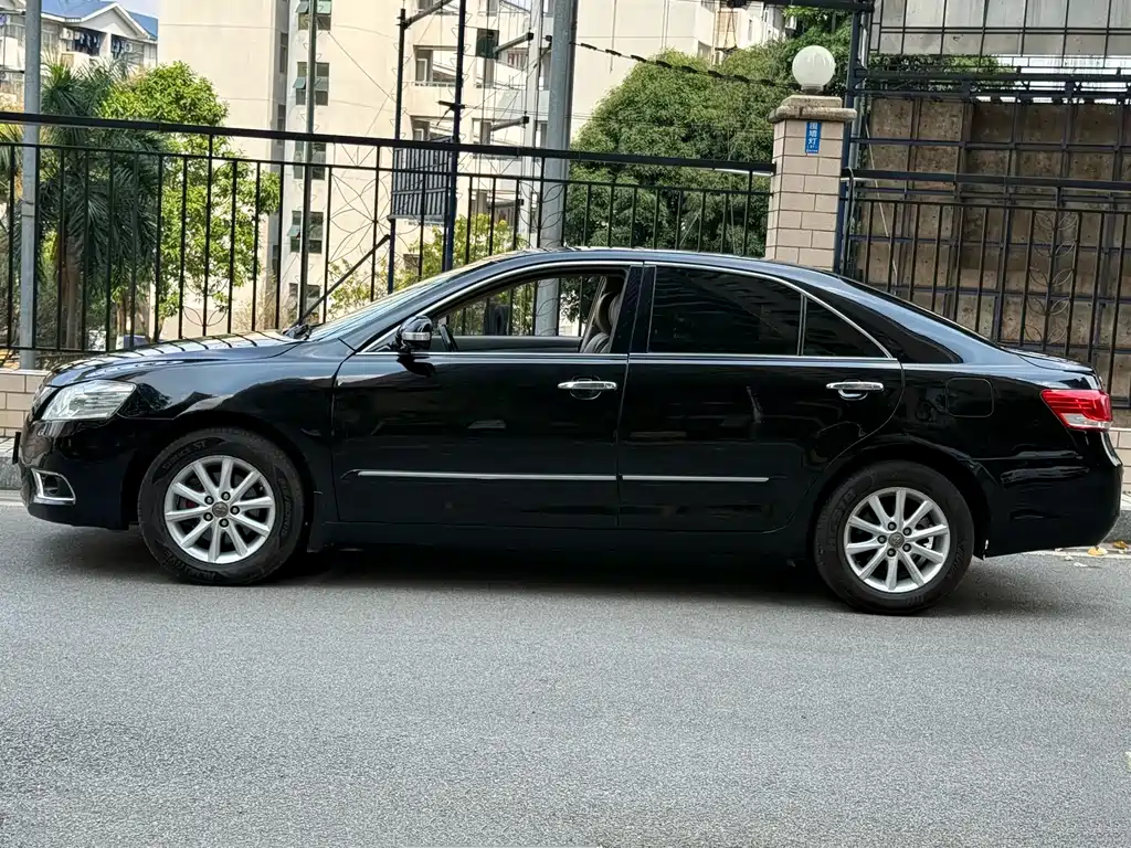 Toyota Camry — миниатюра 5