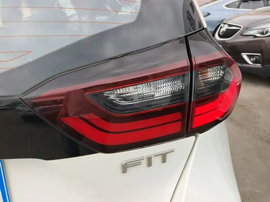 Honda Fit — миниатюра 8