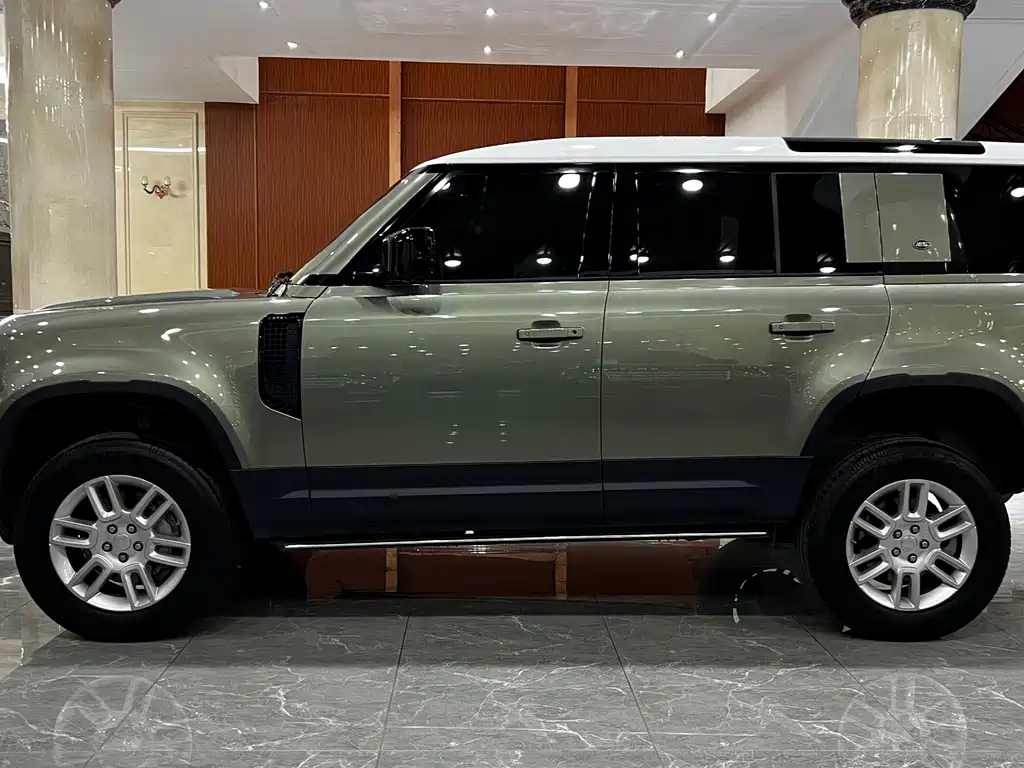 Land Rover Defender — миниатюра 7
