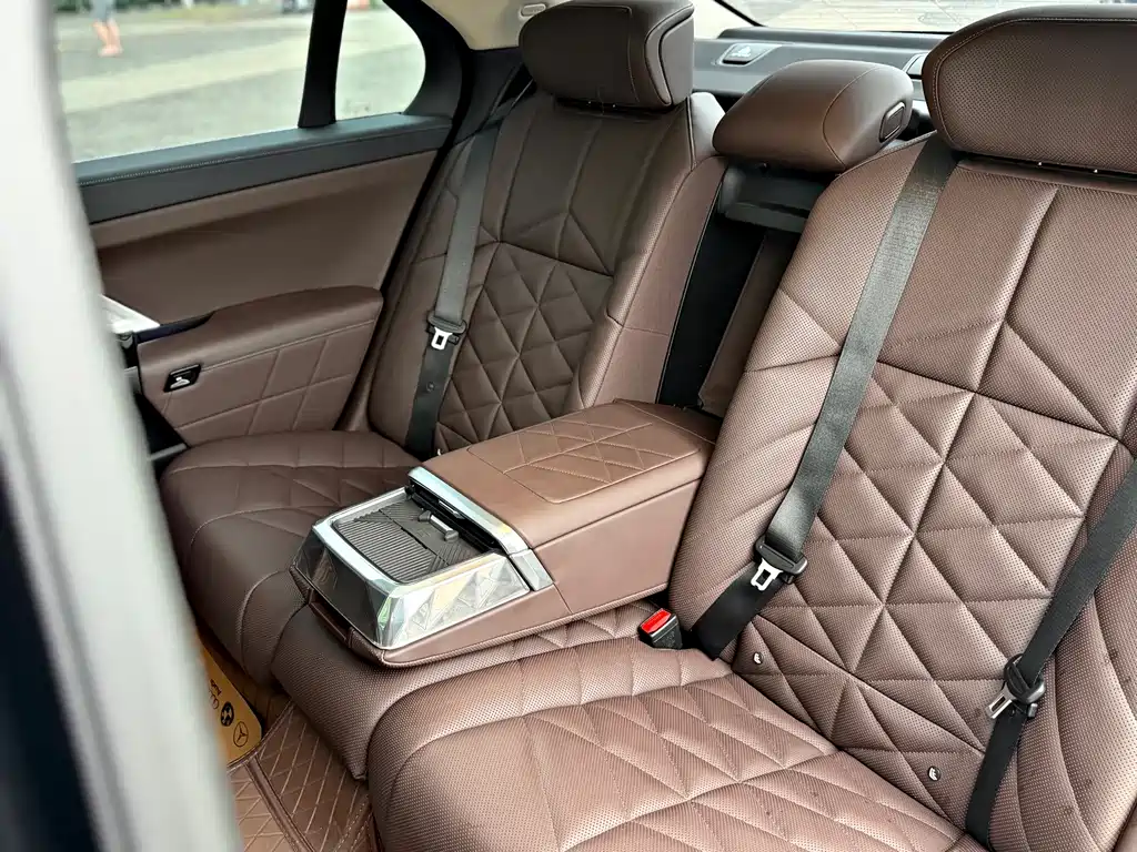 BMW 7 Series — миниатюра 8