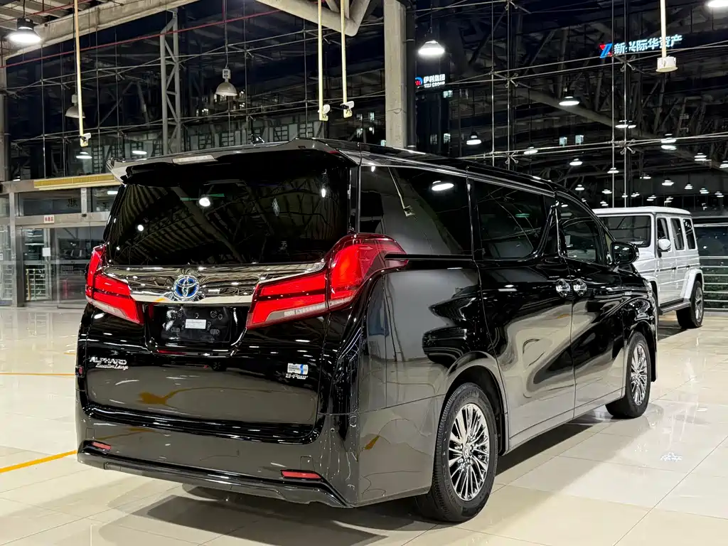 Toyota Alphard — миниатюра 24