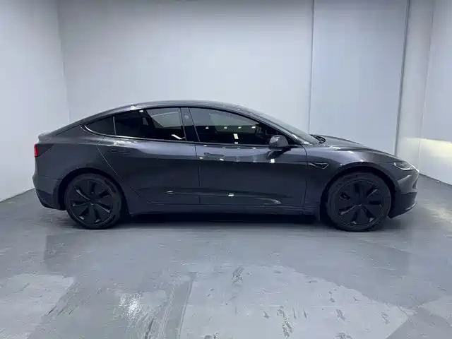 Tesla Model 3 — миниатюра 7