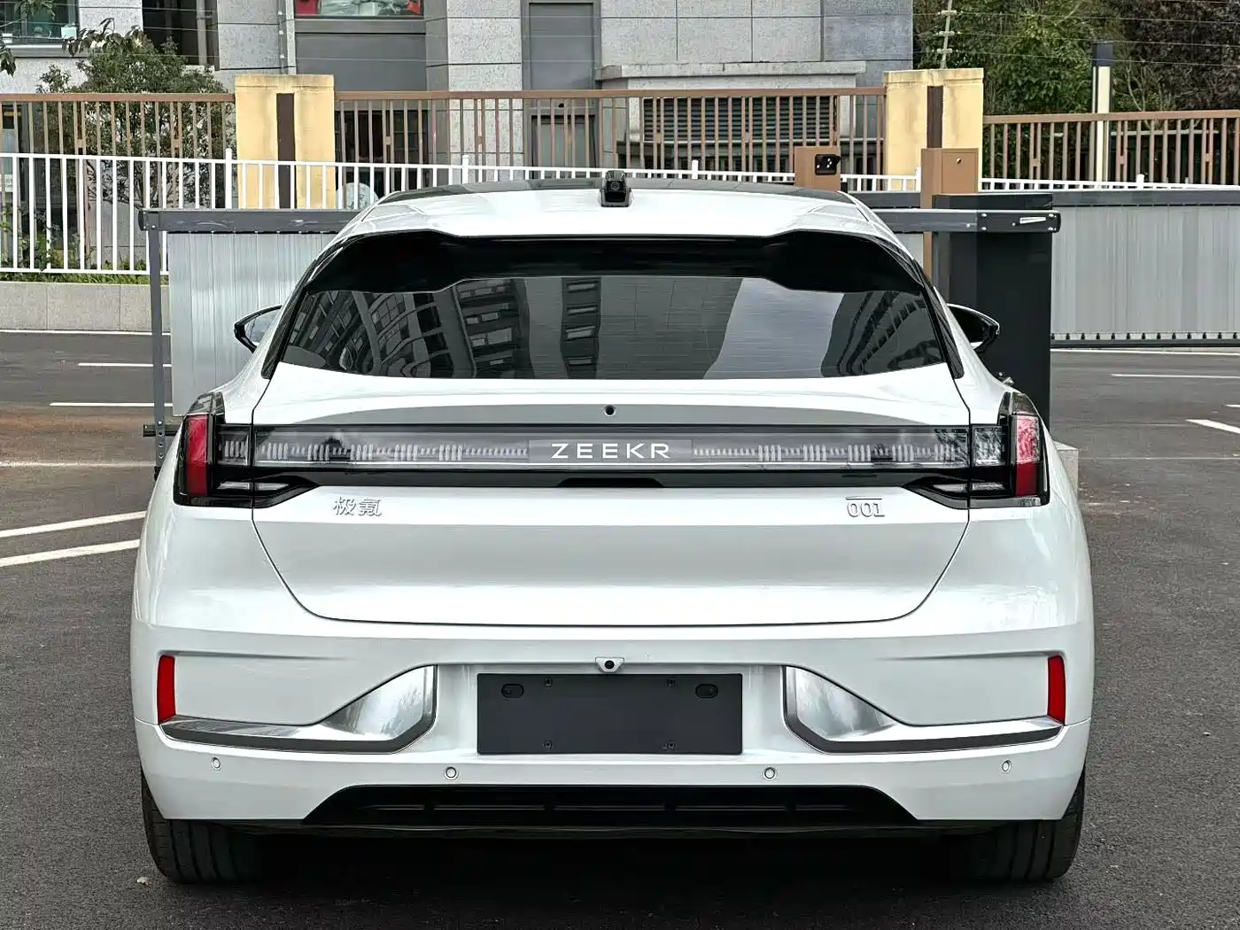 Zeekr 001