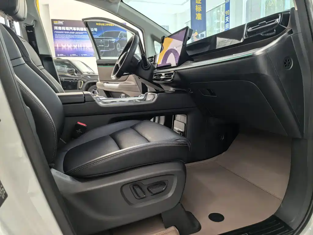GAC Motor Trumpchi E8 PHEV — миниатюра 8