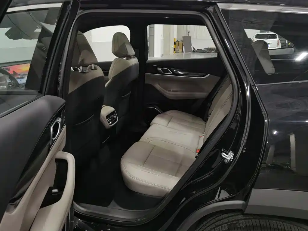 Geely Boyue L — миниатюра 15
