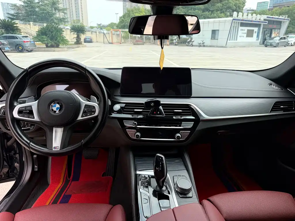 BMW 5 Series — миниатюра 9