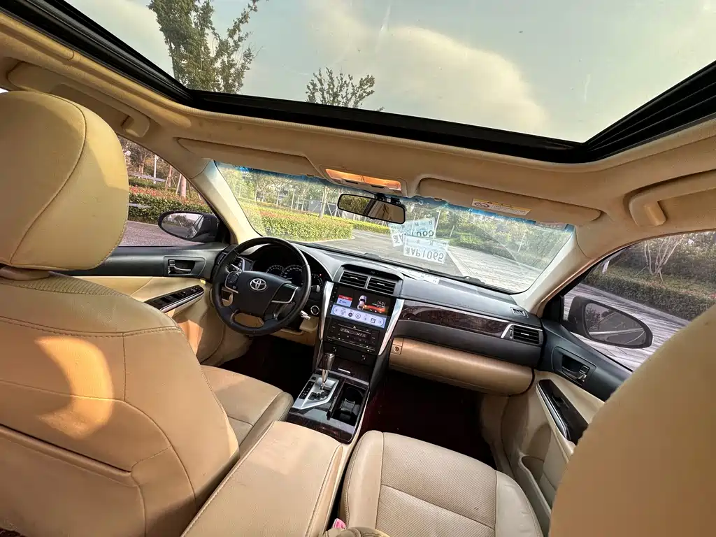 Toyota Camry — миниатюра 11