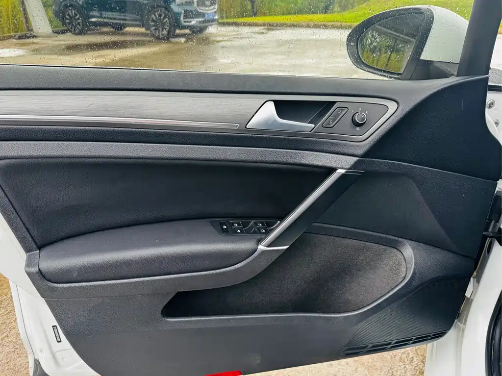 Volkswagen Golf 2016 230TSI AT Comfort