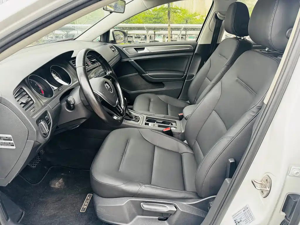 Volkswagen Golf 2016 230TSI AT Comfort