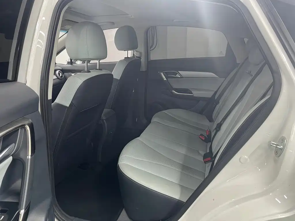 BAIC EU5 — миниатюра 9