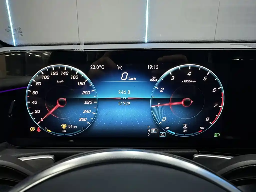 Mercedes-Benz GLB — миниатюра 12
