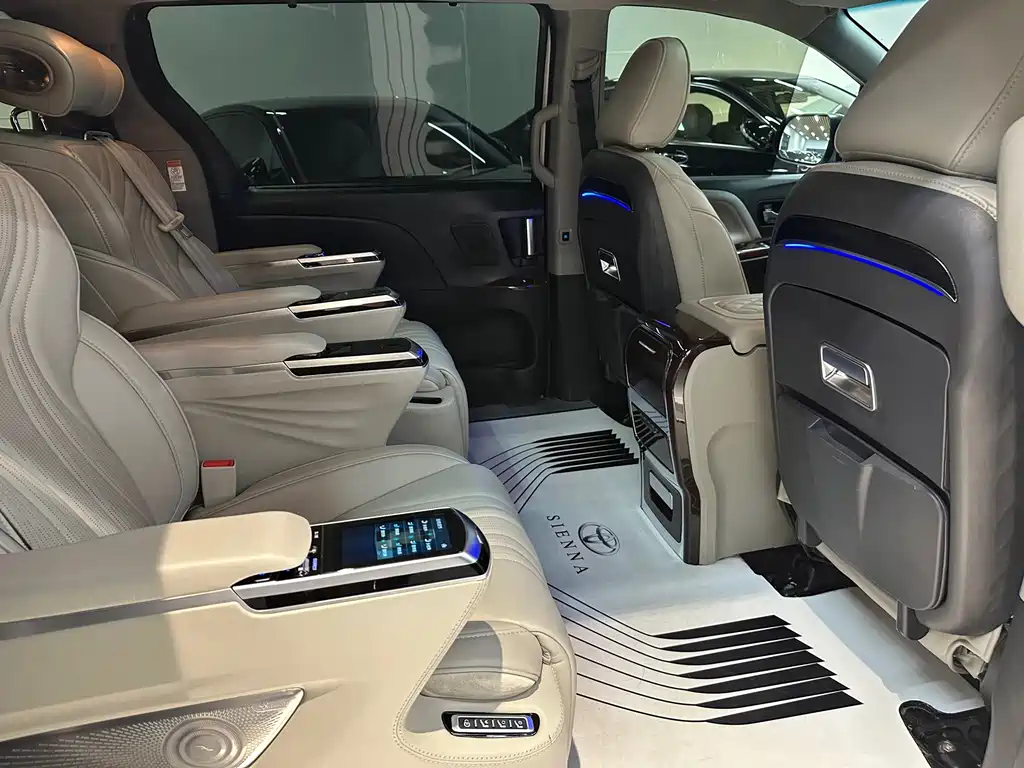 Toyota Sienna — миниатюра 13