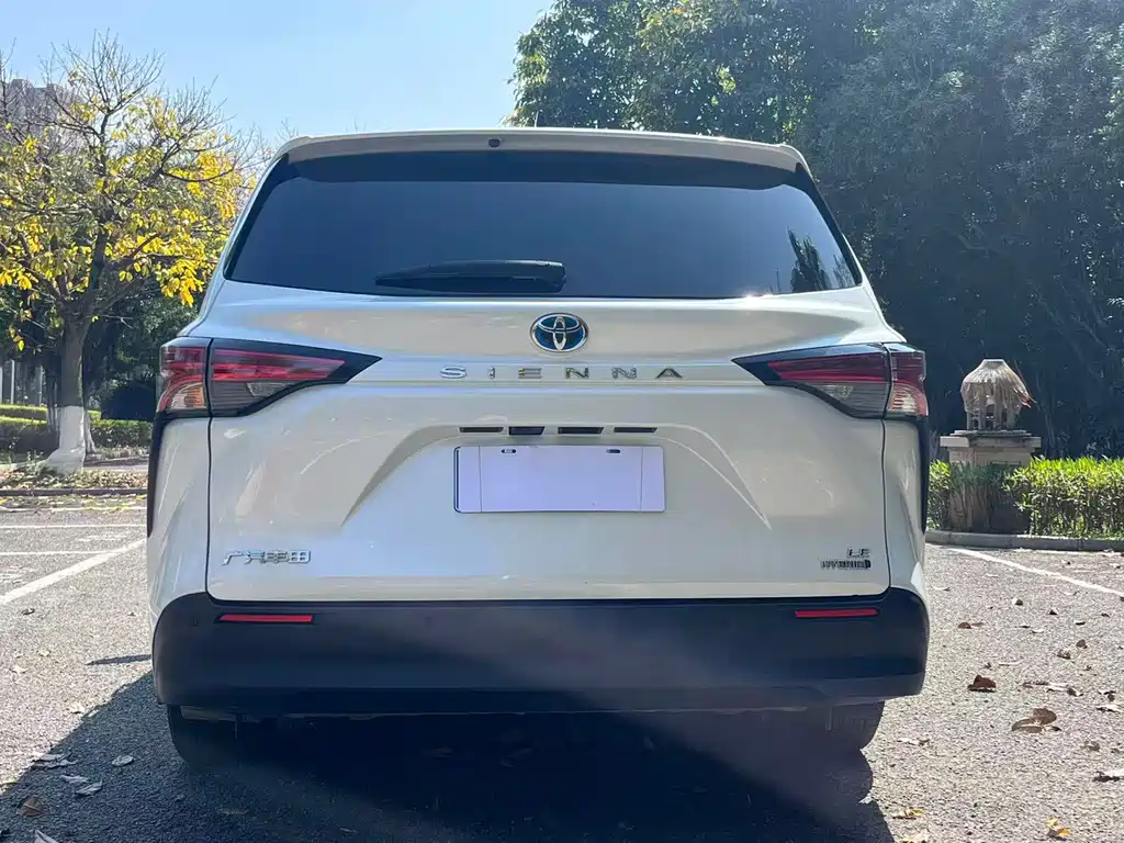 TOYOTA SIENNA