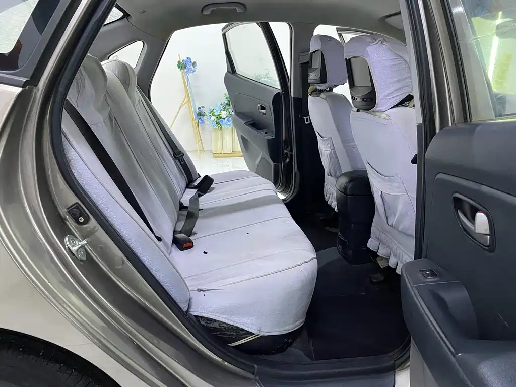 Hyundai Elantra — миниатюра 10
