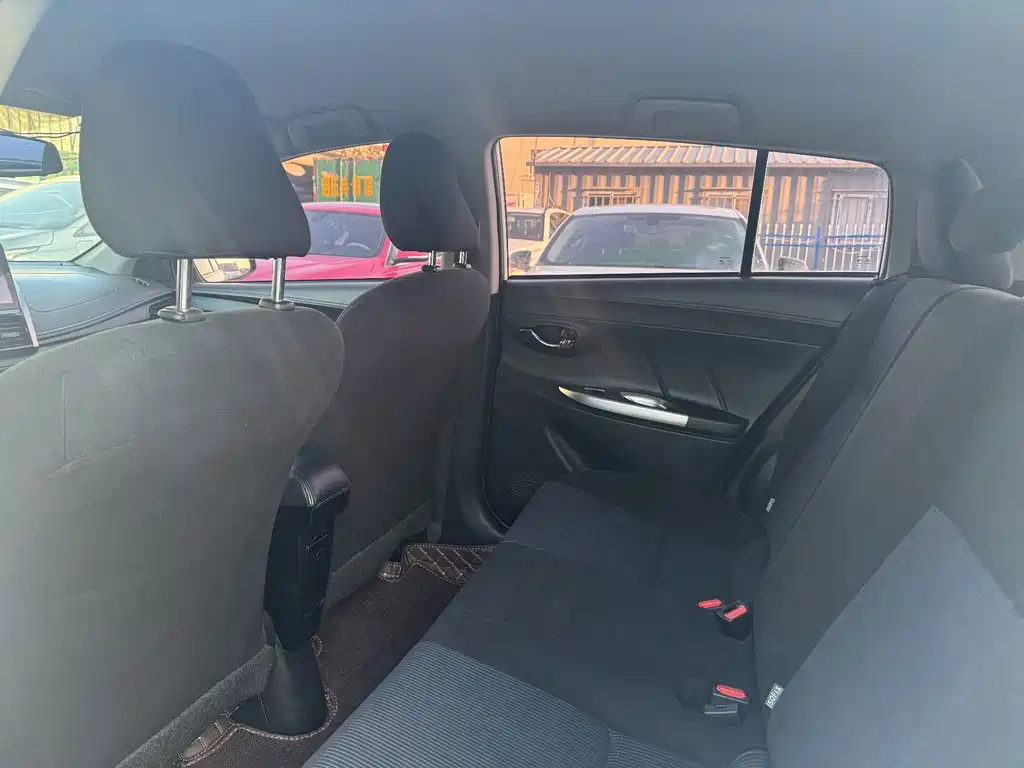 Toyota Yaris L — миниатюра 7