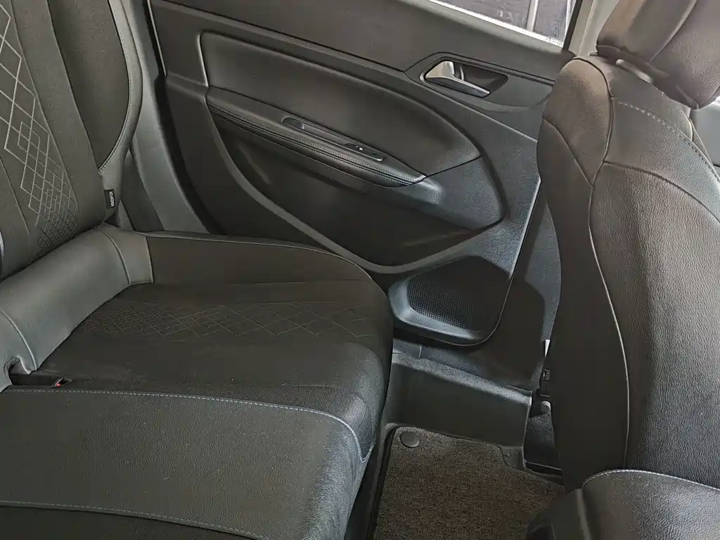 Peugeot 308 — миниатюра 7