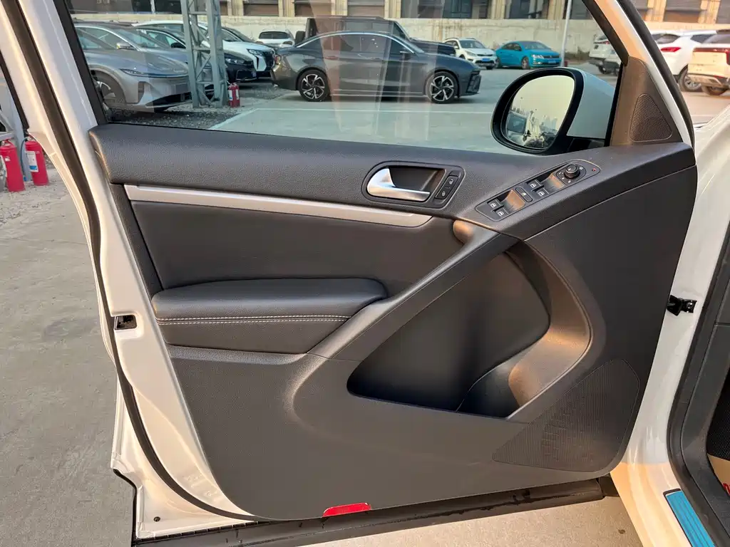 Volkswagen Tiguan — миниатюра 16