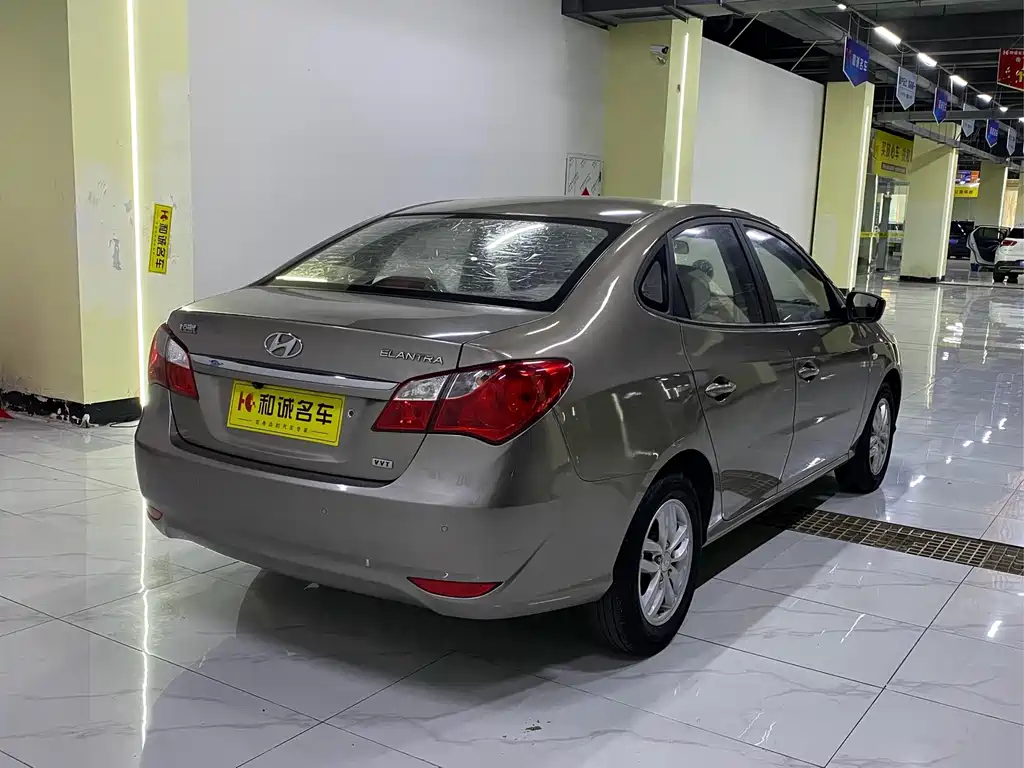 Hyundai Elantra — миниатюра 5