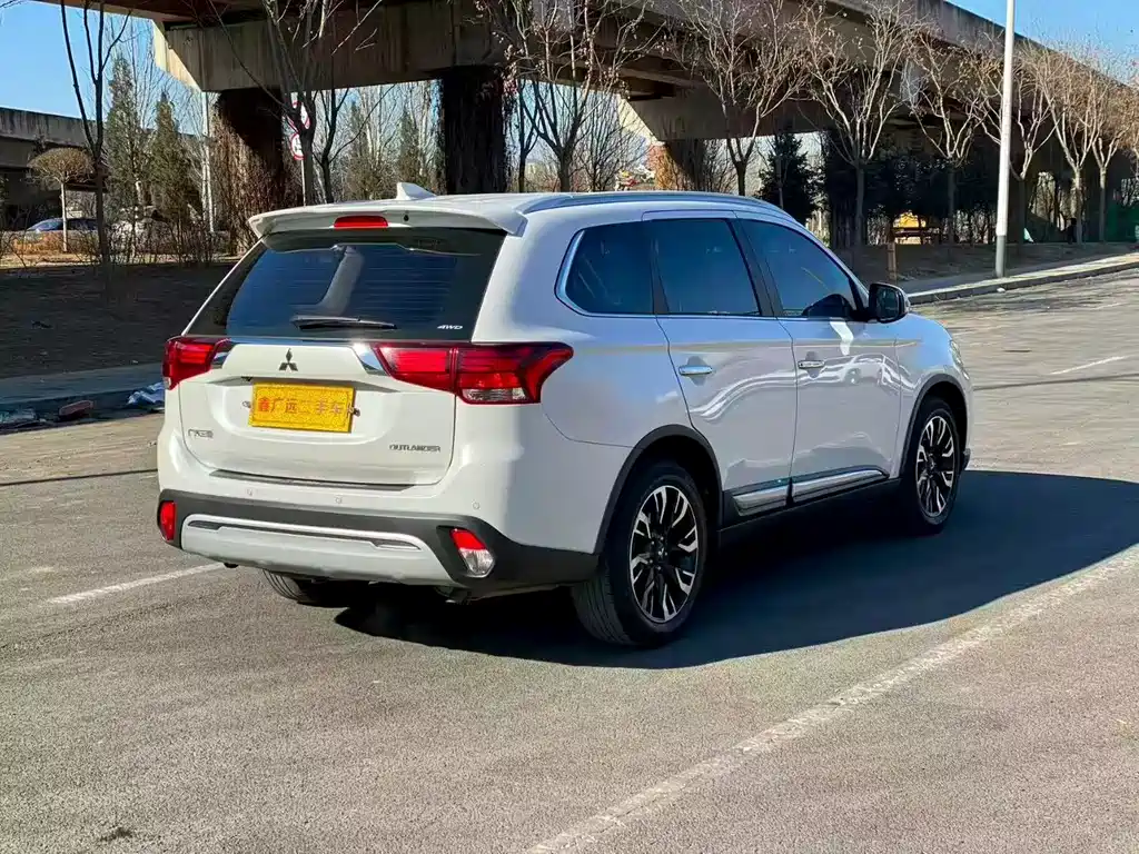 MITSUBISHI OUTLANDER