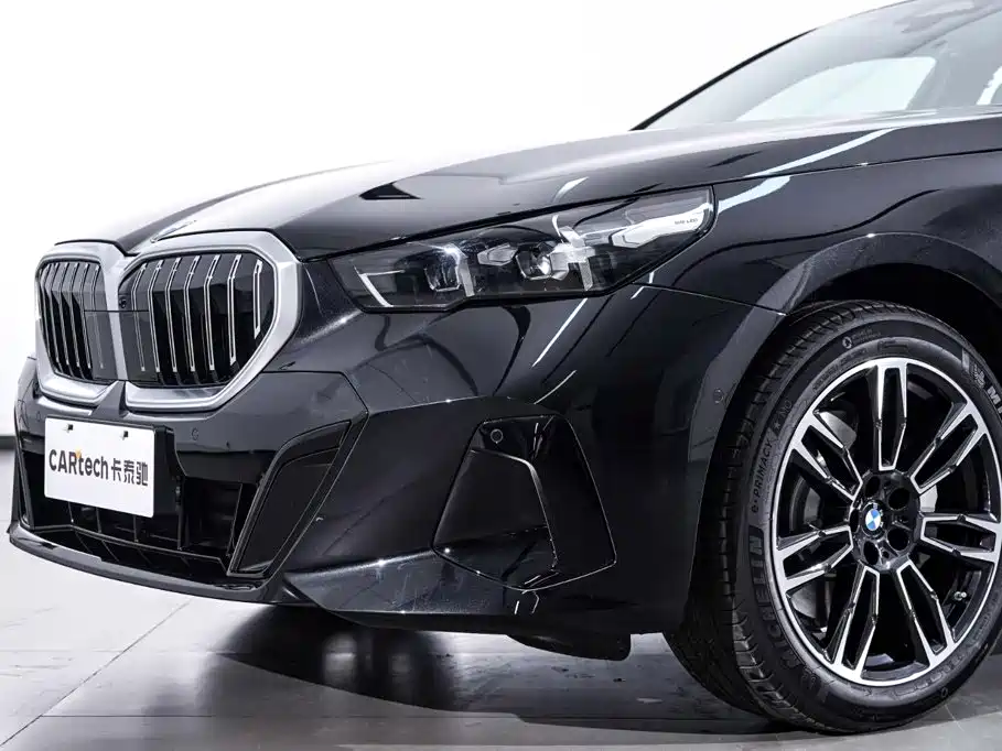 BMW 5 Series — миниатюра 3