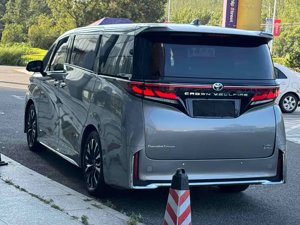 Toyota Vellfire — миниатюра 5