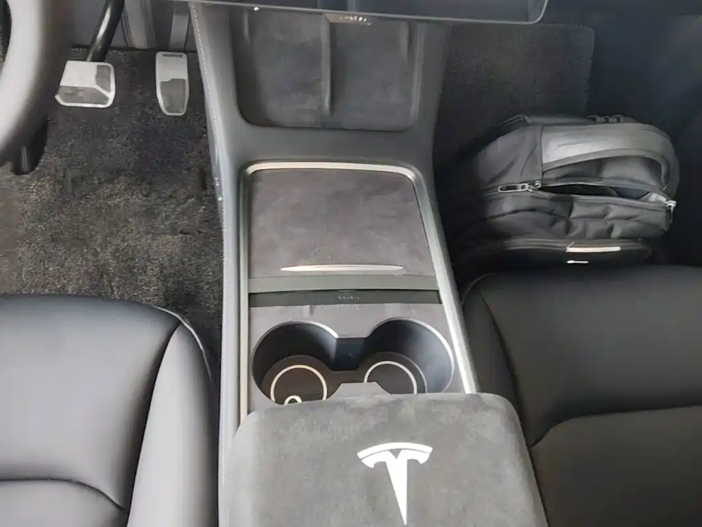 Tesla Model Y — миниатюра 14