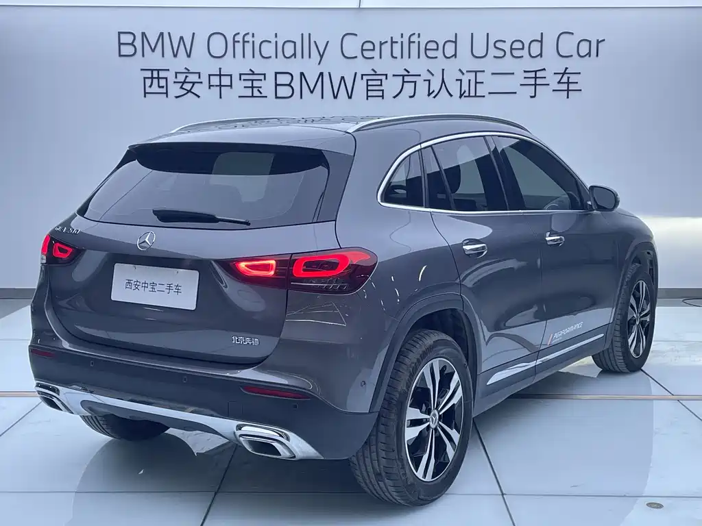 MERCEDES-BENZ GLA