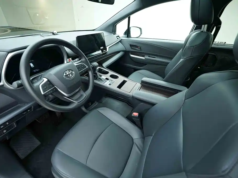 Toyota Granvia — миниатюра 10