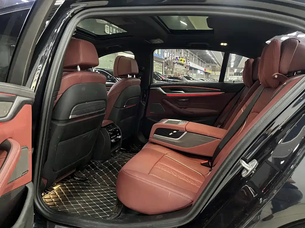 BMW 5 Series — миниатюра 6