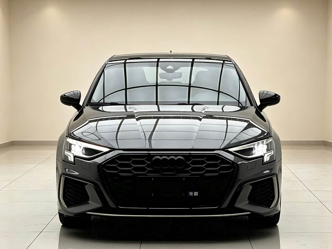 Audi A3 1.4 л 2023 г. Серебристо-серый, пробег 23000 км