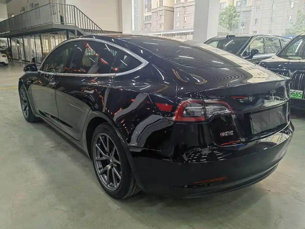 Tesla Model 3 — миниатюра 6