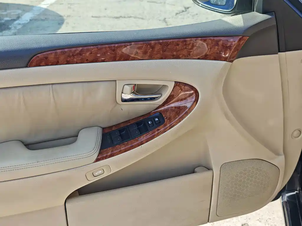Toyota Crown — миниатюра 12