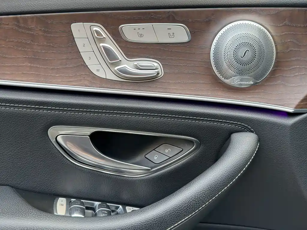 Mercedes-Benz E-Class — миниатюра 7