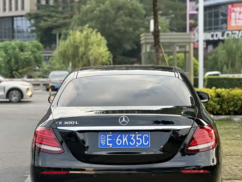Mercedes-Benz E-Class — миниатюра 9
