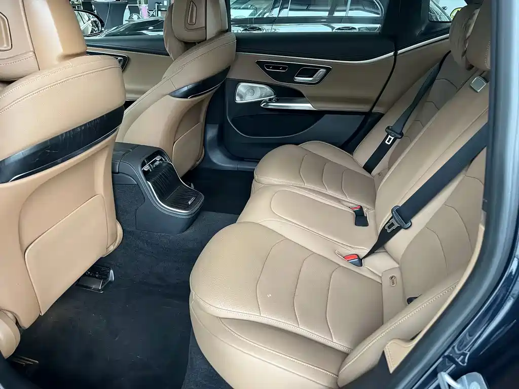 Mercedes-Benz E-Class — миниатюра 5