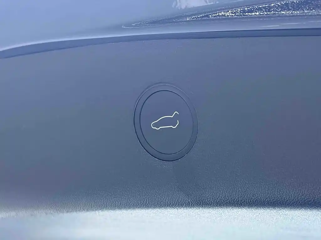 Tesla Model 3 — миниатюра 27