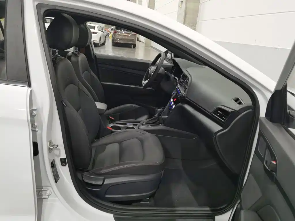 Hyundai Elantra — миниатюра 23