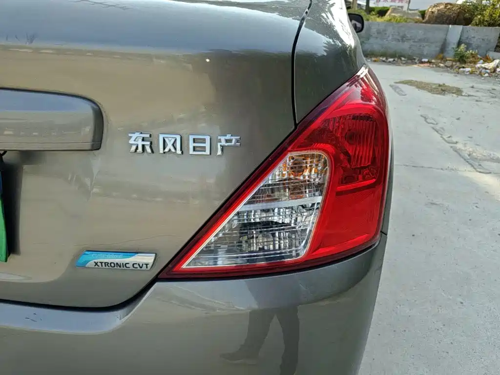 Nissan Sunny — миниатюра 8