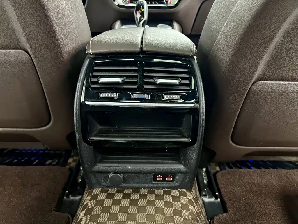 BMW 5 Series — миниатюра 17