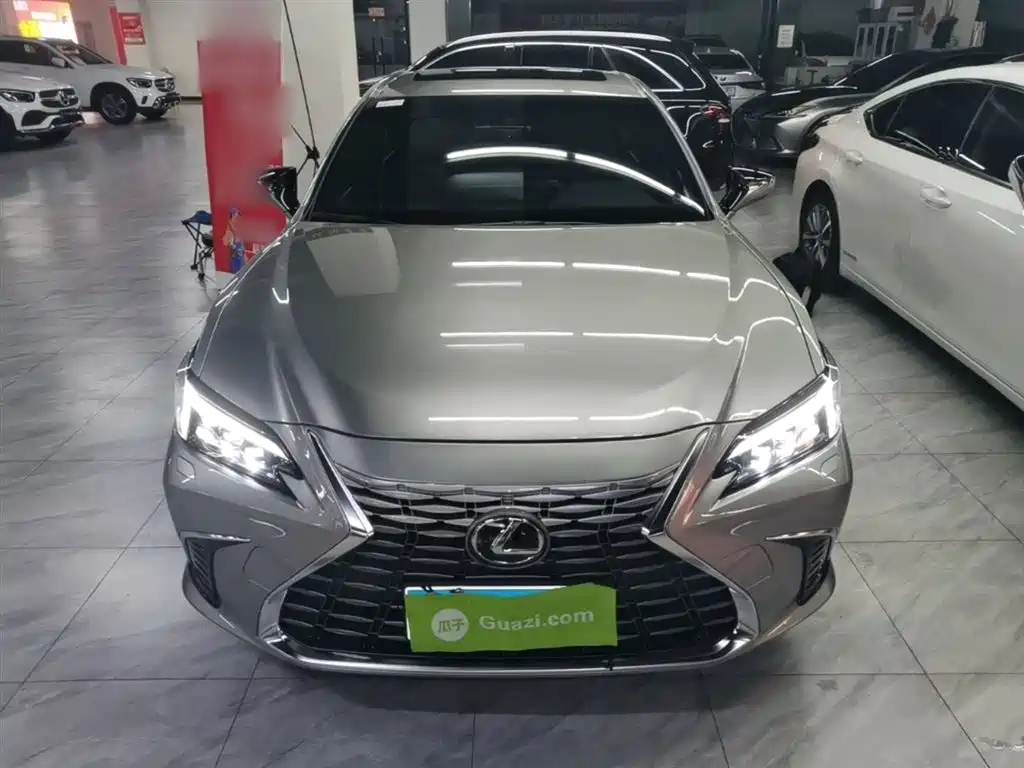 Lexus ES 2025 300h Premium